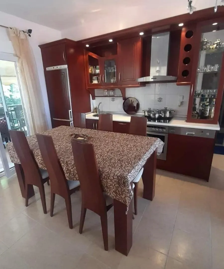 Two-Bedroom Luxury Apartment Nea Skioni